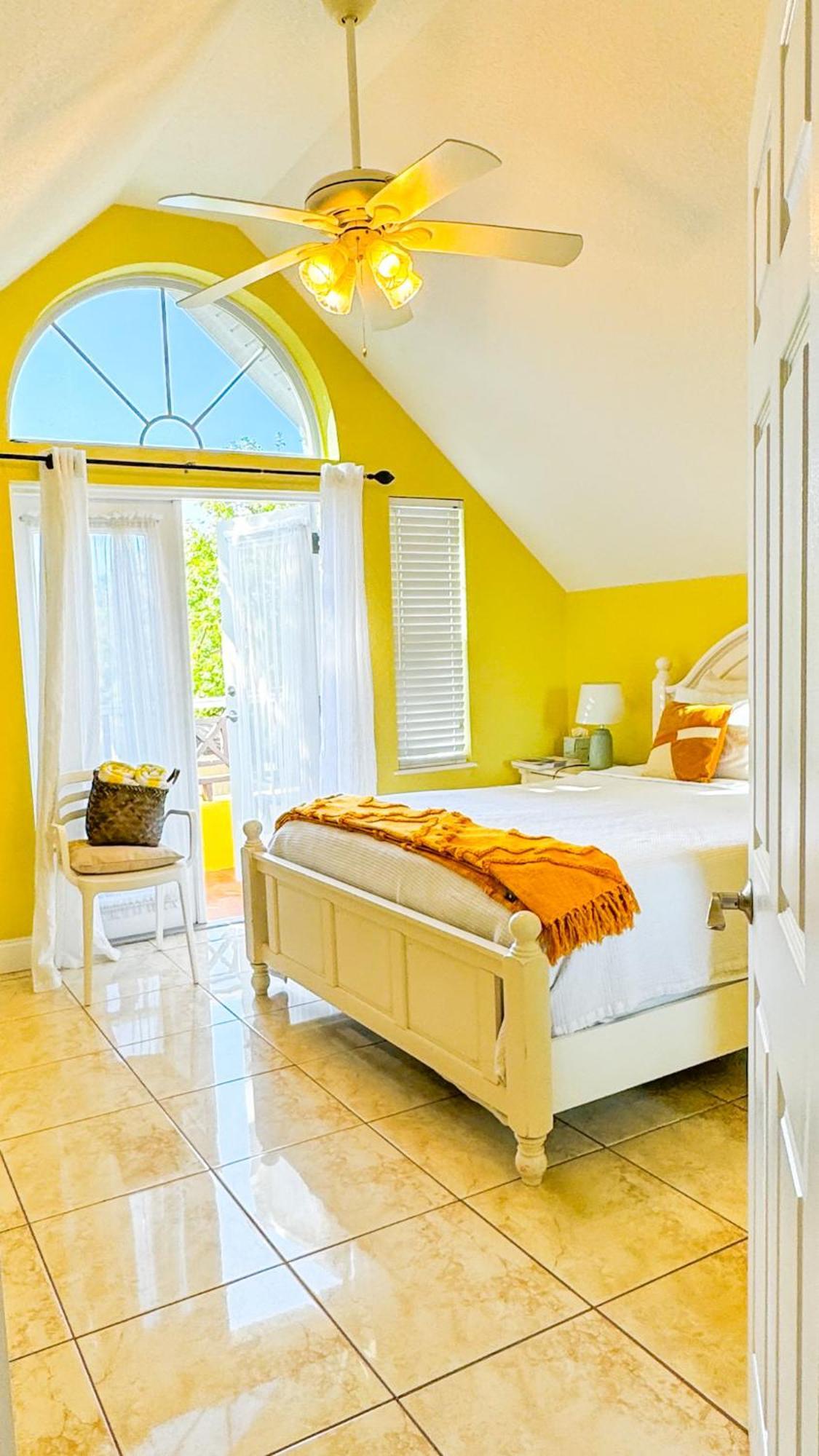 Shangri-La Boutique Bed & Breakfast West Bay Buitenkant foto