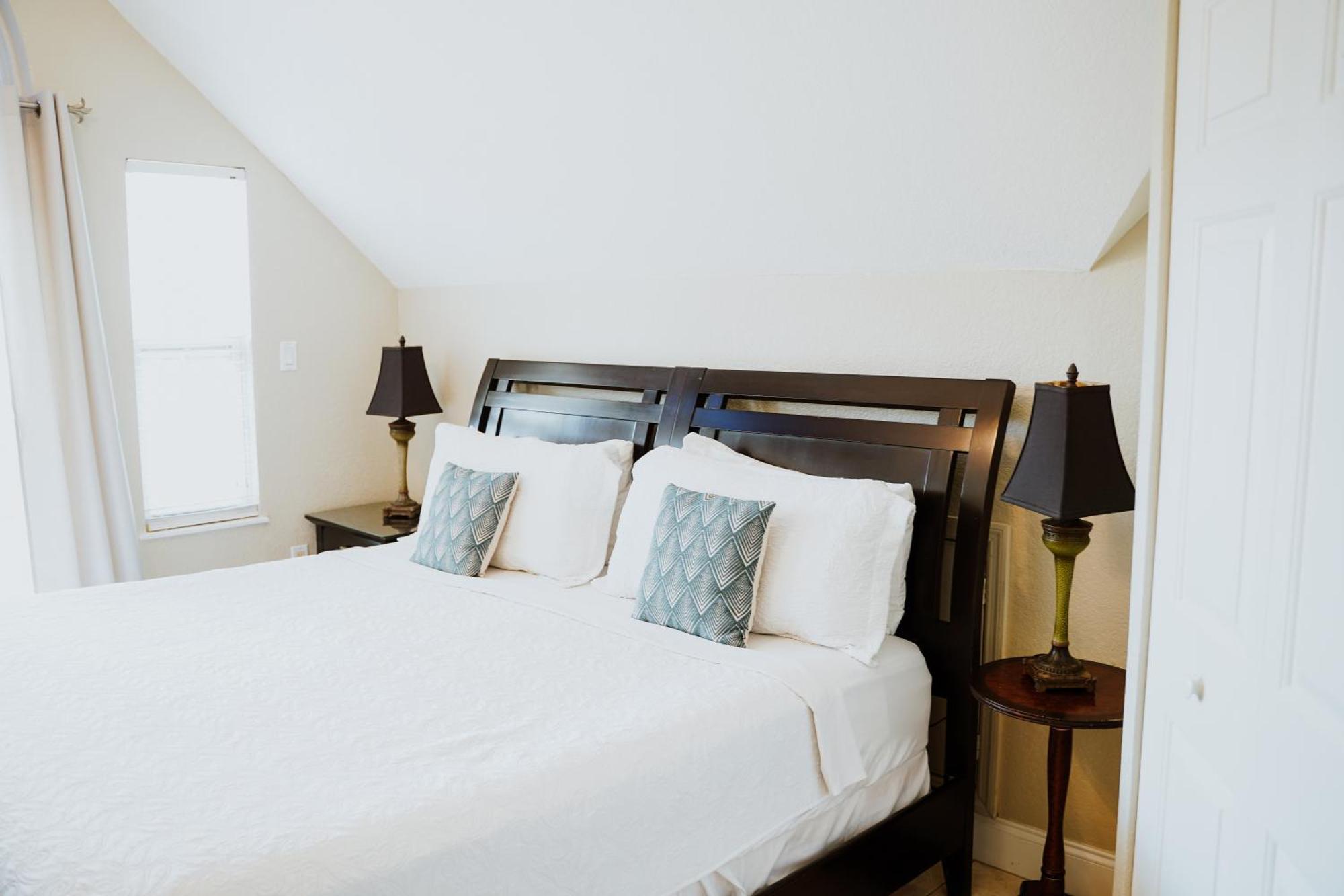 Shangri-La Boutique Bed & Breakfast West Bay Buitenkant foto