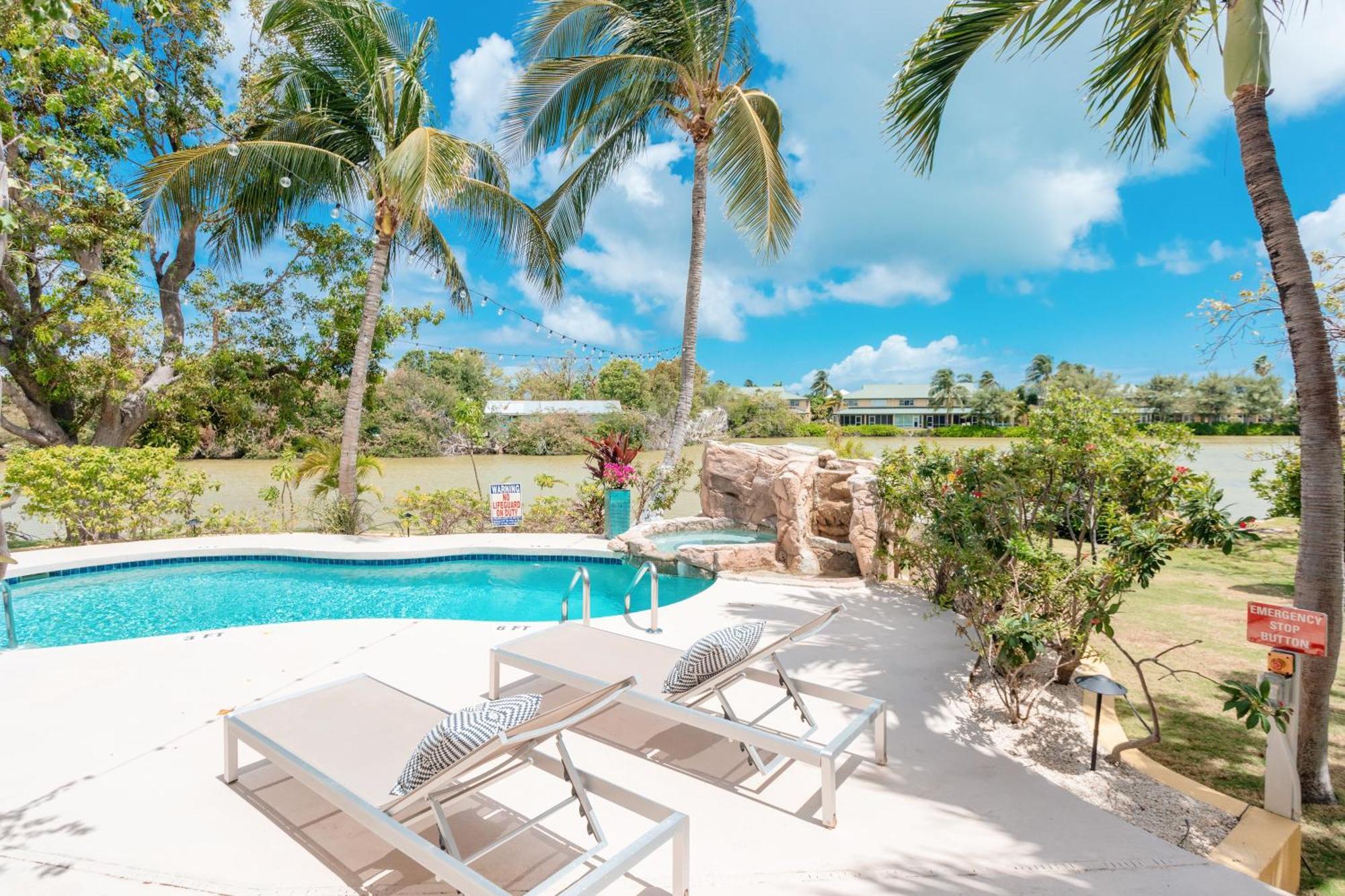 Shangri-La Boutique Bed & Breakfast West Bay Buitenkant foto