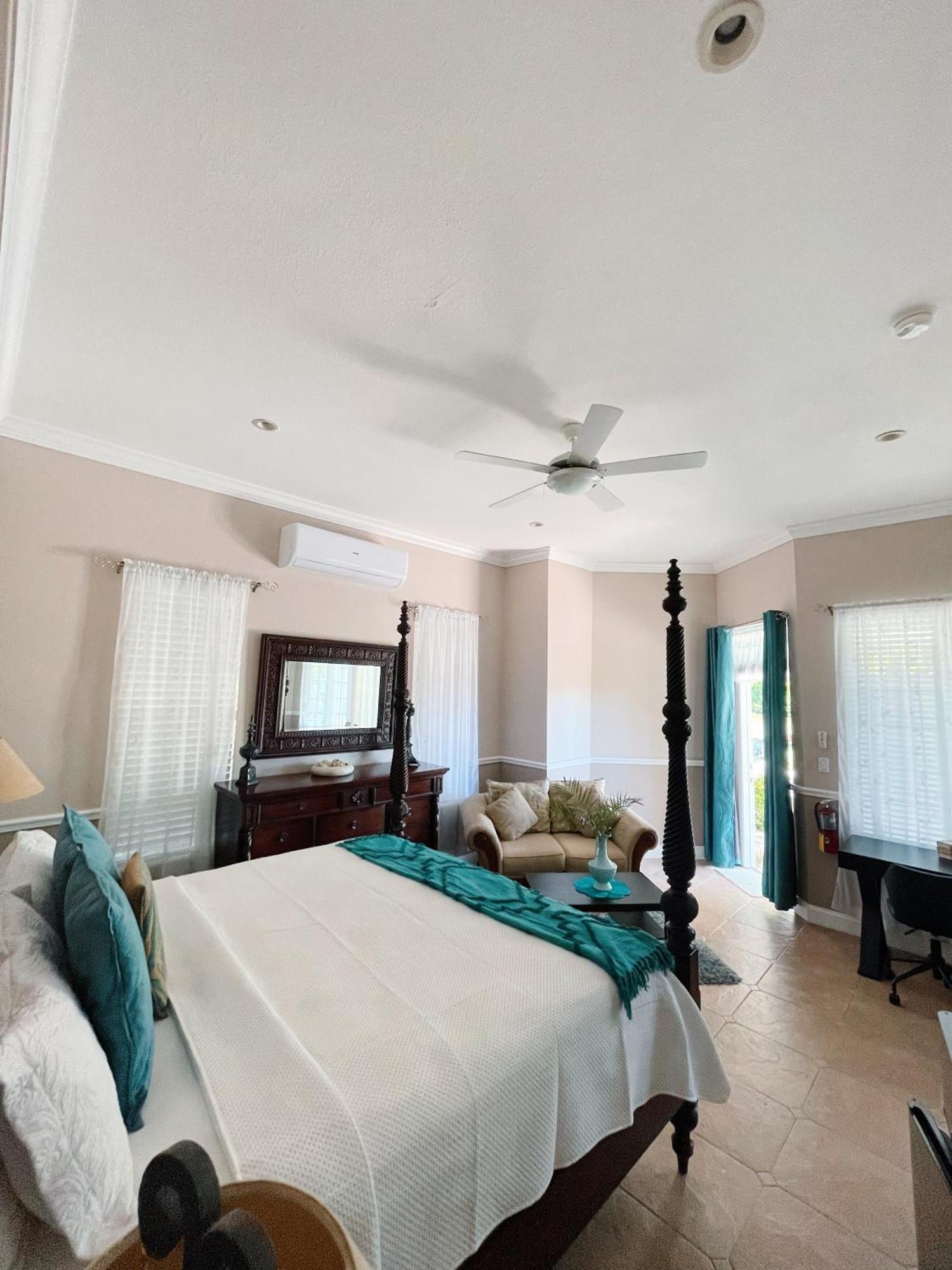 Shangri-La Boutique Bed & Breakfast West Bay Kamer foto