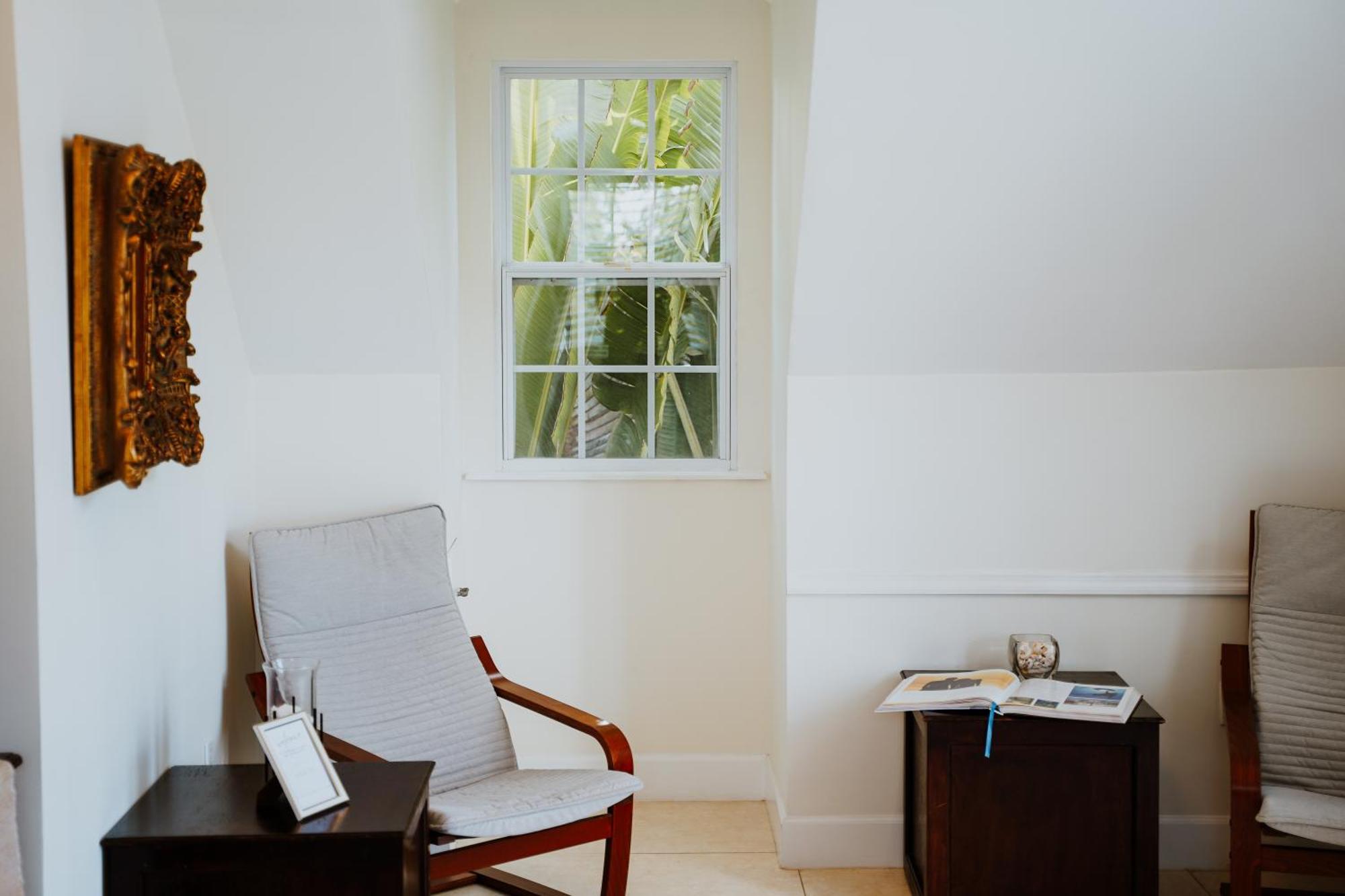 Shangri-La Boutique Bed & Breakfast West Bay Kamer foto