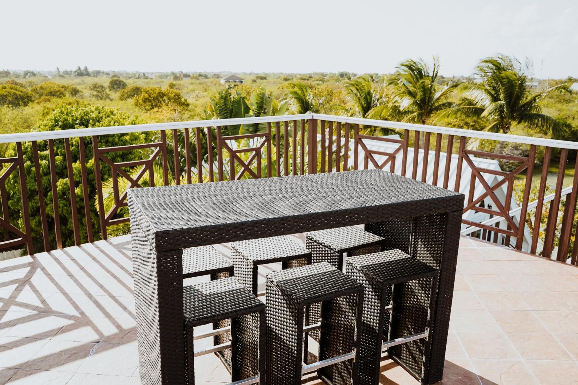 Shangri-La Boutique Bed & Breakfast West Bay Kamer foto