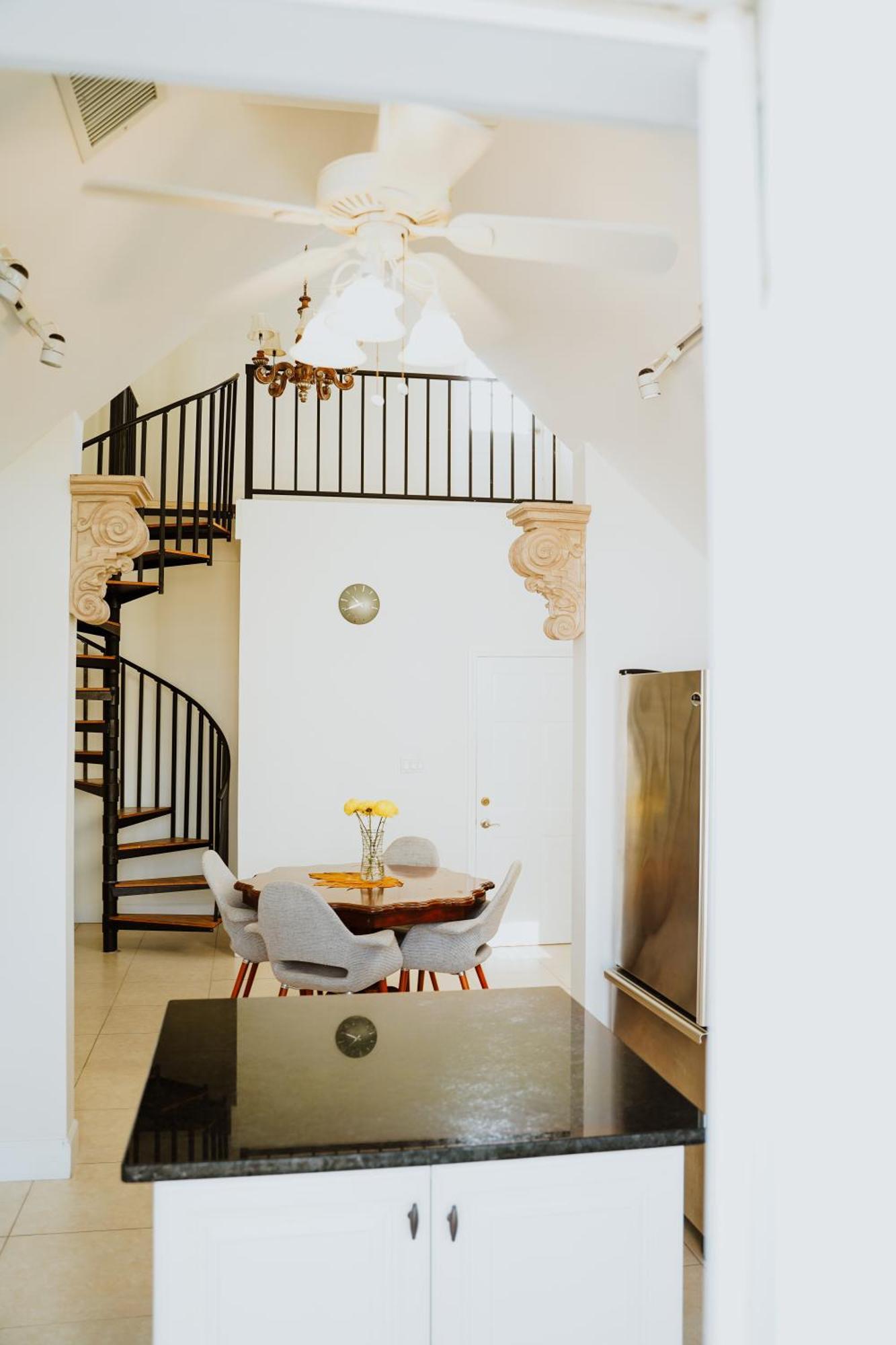 Shangri-La Boutique Bed & Breakfast West Bay Kamer foto