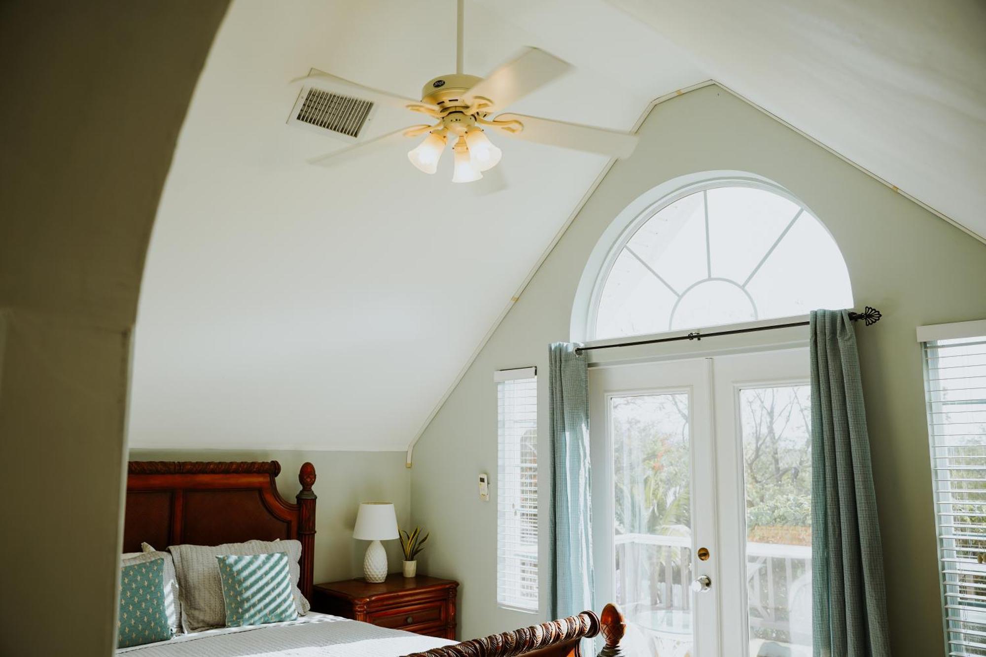 Shangri-La Boutique Bed & Breakfast West Bay Kamer foto