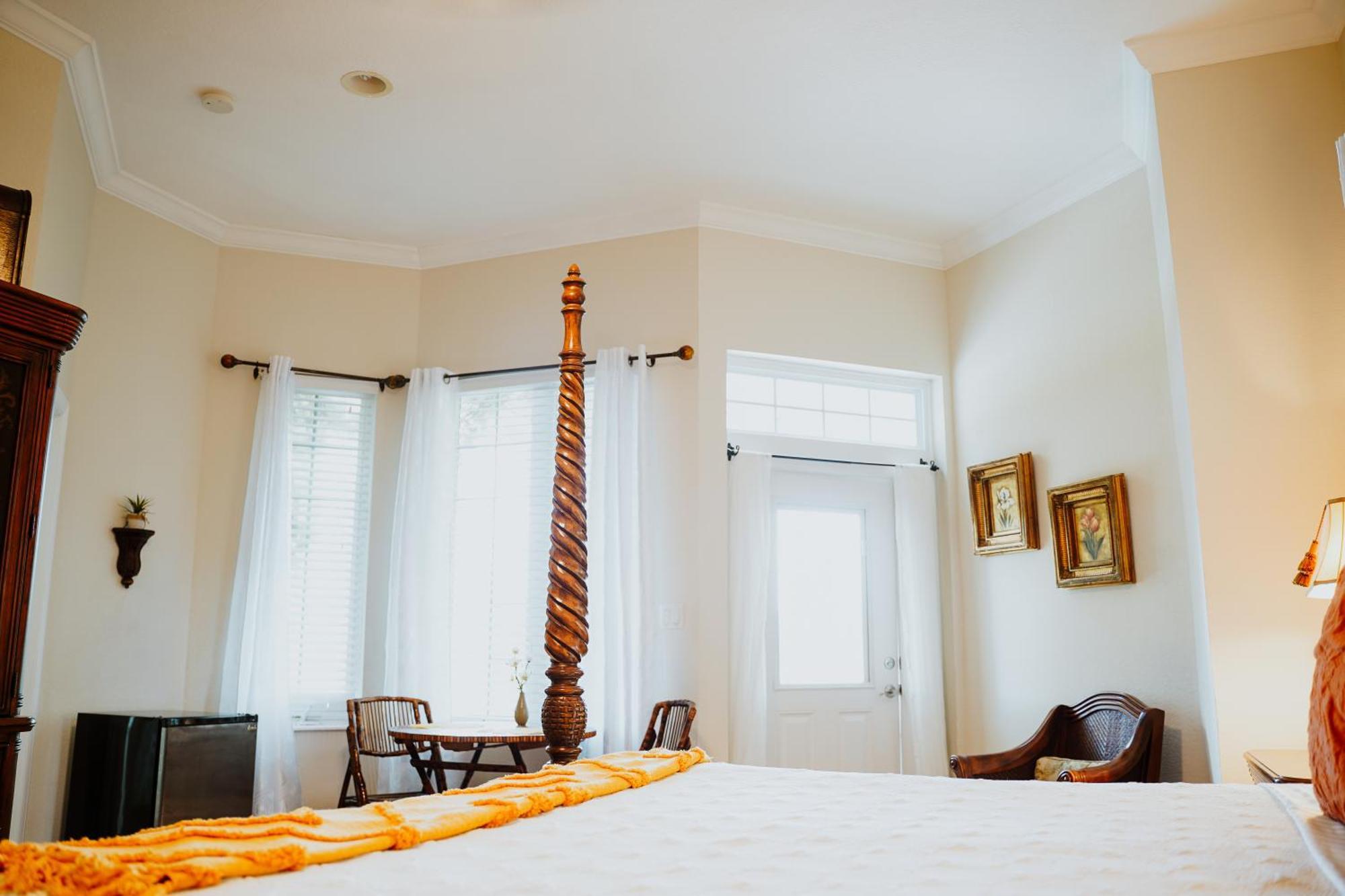 Shangri-La Boutique Bed & Breakfast West Bay Kamer foto