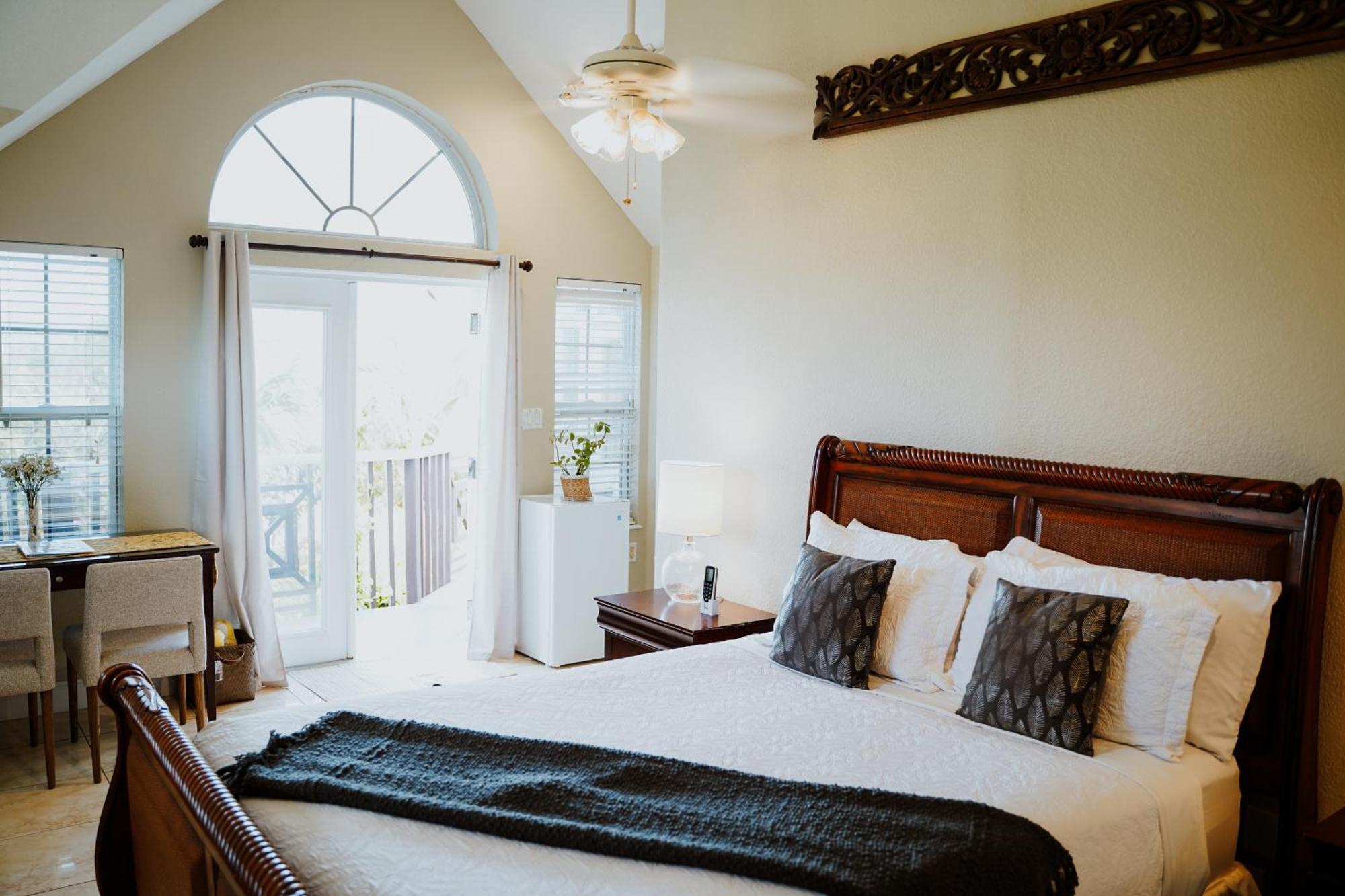 Shangri-La Boutique Bed & Breakfast West Bay Kamer foto